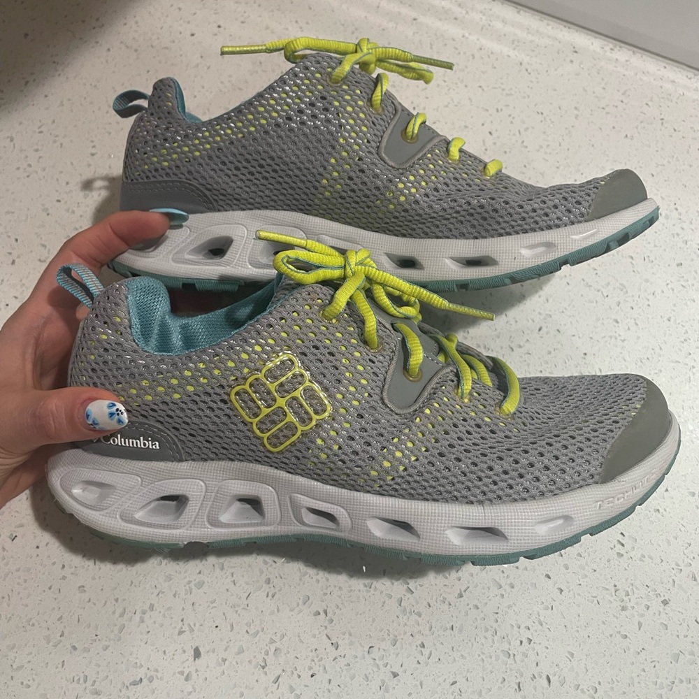 Columbia 🍋 Women's Gray and Lime Athletic Shoes, Size 6.5 (EUC)